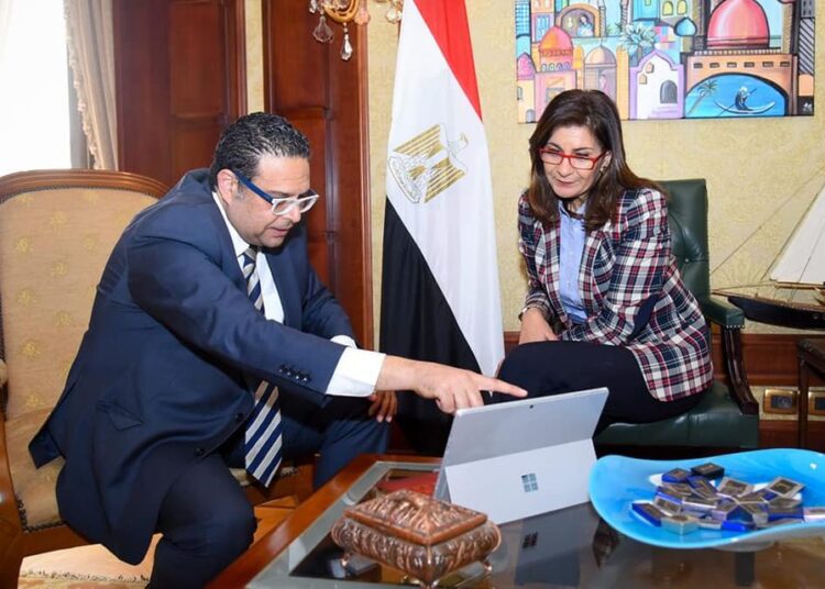Emigration min. probes locally transferring sustainable solutions technology to preserve environment 1 - Egyptian Gazette