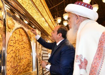 President Sisi inspects renovation work at Al-Hussain Mosque
