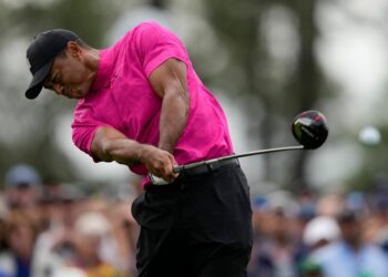 Woods in Masters hunt after opening 71