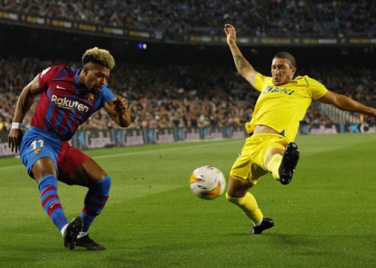Barca's loss puts Real on verge of La Liga title 1 - Egyptian Gazette Barcelona's Adama Traore (L) in action with Cadiz's Luis Alfonso Espino at Camp Nou, Barcelona.