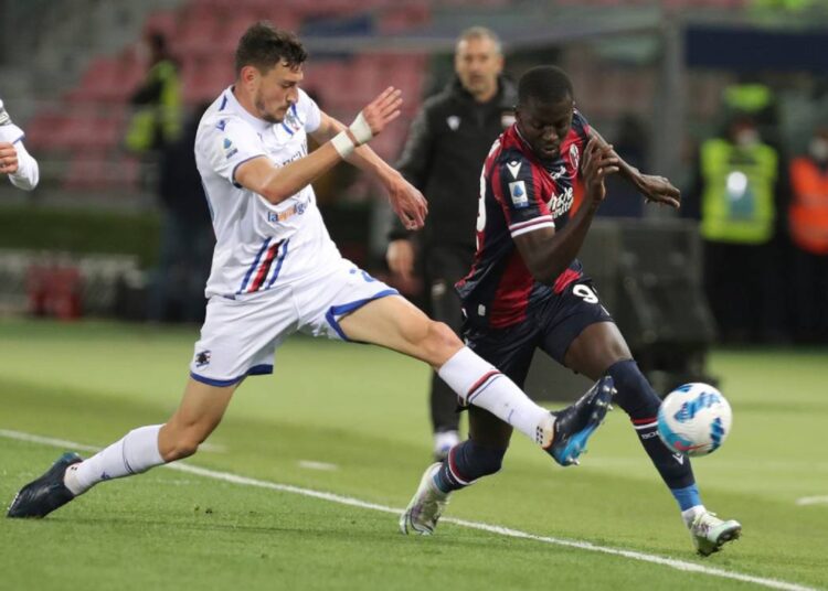 Bologna beats Sampdoria in Serie A 1 - Egyptian Gazette Bologna's Musa Barrow (R) in action during the Italian Serie A match against Sampdoria in Bologna, Italy.