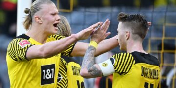 Dortmund thrashes Wolfsburg 6-1