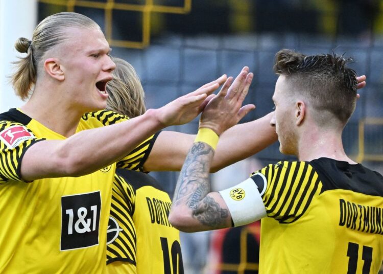Borussia Dortmund's Erling Braut Haaland (L) celebrates their second goal scored by Axel Witsel.