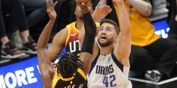 Mavericks beat Jazz to advance to second round