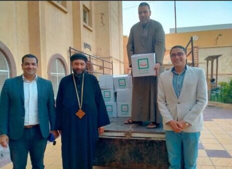 Decent Life distributes food aid to the poor 5 - Egyptian Gazette