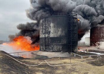 Russia: Eight fuel tanks on fire at Belgorod oil depot, flames may spread