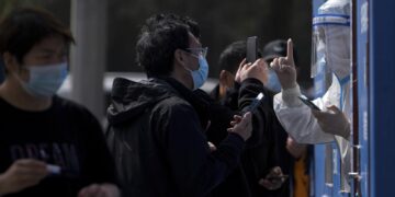 Covid outbreak ‘extremely grim’ as Shanghai extends lockdown