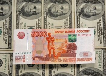 Kremlin demands rubles for gas, EU leaders push back