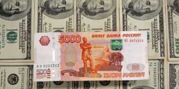 Kremlin demands rubles for gas, EU leaders push back