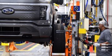 Ford loses $3.1 billion, hit by investment and chip shortage