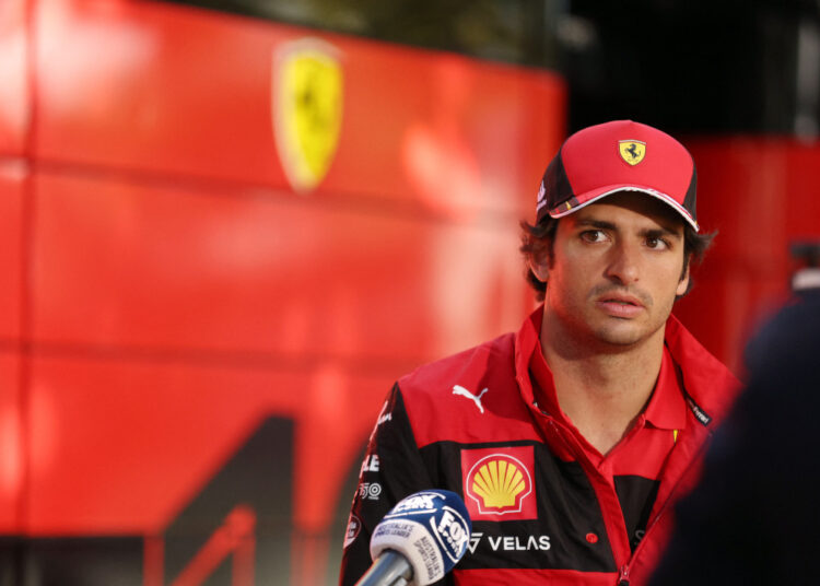 Formula One F1 - Australian Grand Prix - Melbourne Grand Prix Circuit, Melbourne, Australia - April 7, 2022 Ferrari's Carlos Sainz Jr talks to the media ahead of the Melbourne Grand Prix REUTERS/Martin Keep