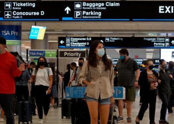 Delta to restore flight privileges to about 2,000 passengers over mask violations