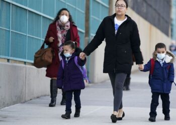 Number of COVID patients in US hospitals reaches record low