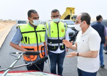 Sisi tours Greater Cairo road projects