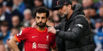 Klopp unsure if his own Liverpool deal will persuade Salah to stay