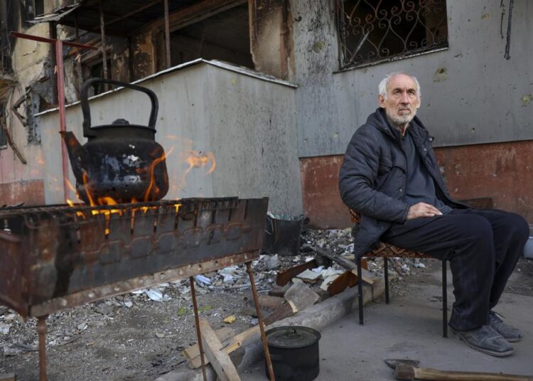 Polish PM decries Russian ‘gas blackmail’ 1 - Egyptian Gazette A local man sits in front of an apartment building damaged from heavy fighting as he waits for the kettle to boil in an area controlled by Russian-backed separatist forces in Mariupol, Ukraine, on Tuesday, April 26, 2022.