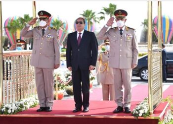 Sisi lays wreath on Unknown Soldier Memorial on Sinai Liberation Day
