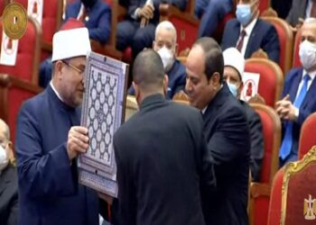 President Sisi receives copy of Holy Qur’an, gift from Awqaf Ministry