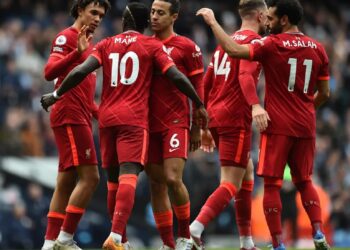 Man City, Liverpool turn attention back to Premier League shootout
