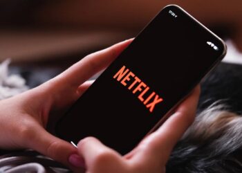 Netflix loses 200,000 global subscribers