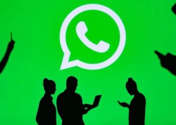 WhatsApp tests “communities” feature to organize groups