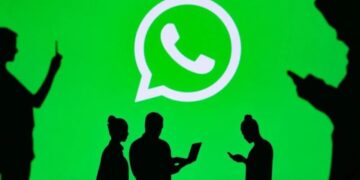 WhatsApp tests “communities” feature to organize groups