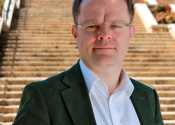 Public Business Sector min., British amb. discuss enhancing economic cooperation