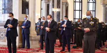 Sisi performs Friday prayers at Tantawi Mosque on 10th of Ramadan victory anniv. 1 - Egyptian Gazette Sisi performs Friday prayers at Tantawi Mosque on 10th of Ramadan victory anniv.