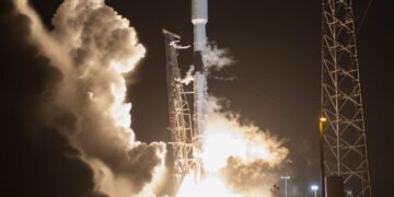 Amazon, SpaceX snag NASA space communications contracts