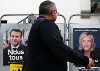 Macron confident as far-right rival closes in ahead of vote