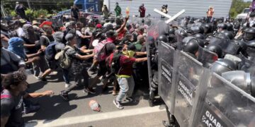 Migrants march from south Mexico as US lifts COVID ban 1 - Egyptian Gazette Migrants march from south Mexico as US lifts COVID ban