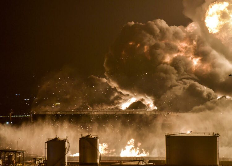 The General Secretariat of the Organization of Islamic Cooperation (OIC) has said it is following with great concern the Houthi militia’s military escalation toward Saudi Arabia and the United Arab Emirates, which targeted civilian facilities and endangered the lives of civilians, in a flagrant violation of international law and international humanitarian law.