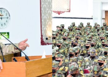 Defense min. lauds high efficiency of paratroopers
