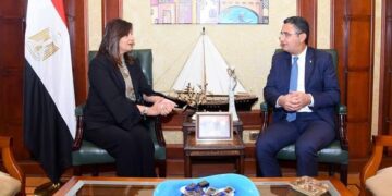 Emigration min., Egypt Post head review Egyptian expats’ benefit of postal services