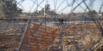 Two Palestinians wounded by Israeli troops in West Bank raid