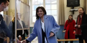 Elections start in France