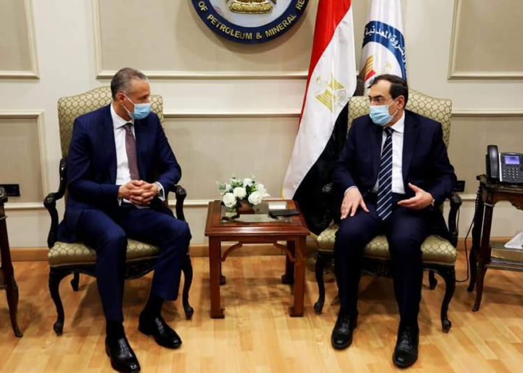 Minister of Petroleum and Mineral Resources Tareq el Mulla (R) discussed with President of Honeywell International Inc. for Egypt and North Africa Khaled Hashem and the company’s President and CEO for the Middle East Mohammed Mohaisen the projects in which the company is engaged and means of increasing its activities in the Egyptian oil sector.