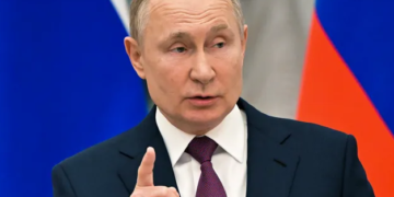 Putin is discussing the idea of pegging the rouble to gold - Kremlin 1 - Egyptian Gazette Putin is discussing the idea of pegging the rouble to gold – Kremlin
