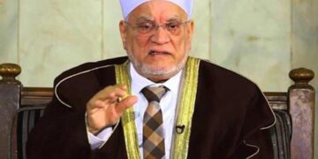 Azhar imam phones Islamic scholar Ahmed Omar Hashem to check on his health condition