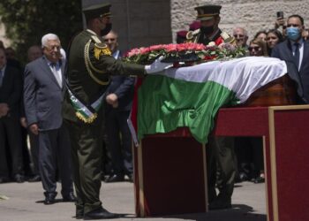 Palestinians mourn slain Al-Jazeera journalist, blame Israel