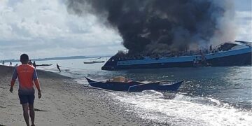 7 die in Philippine ferry fire; over 120 rescued from water