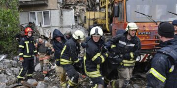 Ukrainian troops surrendering at Mariupol registered as POWs 1 - Egyptian Gazette Ukrainian troops surrendering at Mariupol registered as POWs