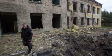 Russia launches all-out assault to encircle Ukraine troops in east