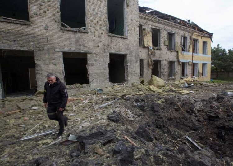 Russia launches all-out assault to encircle Ukraine troops in east 1 - Egyptian Gazette