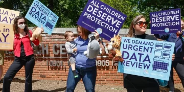 Pfizer says 3 doses of its vaccine produce strong response in children under 5 1 - Egyptian Gazette Pfizer says 3 doses of its vaccine produce strong response in children under 5