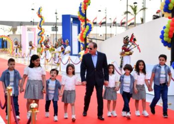 Sisi attends Eidul Fitr celebration with families of martyrs