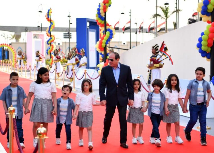 Sisi attends Eidul Fitr celebration with families of martyrs 2 - Egyptian Gazette Sisi attends Eidul Fitr celebration with families of martyrs 1 - Egyptian Gazette