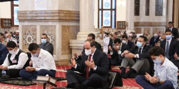 Sisi performs Eidul Fitr prayers with families of martyrs 1 - Egyptian Gazette Sisi performs Eidul Fitr prayers with families of martyrs