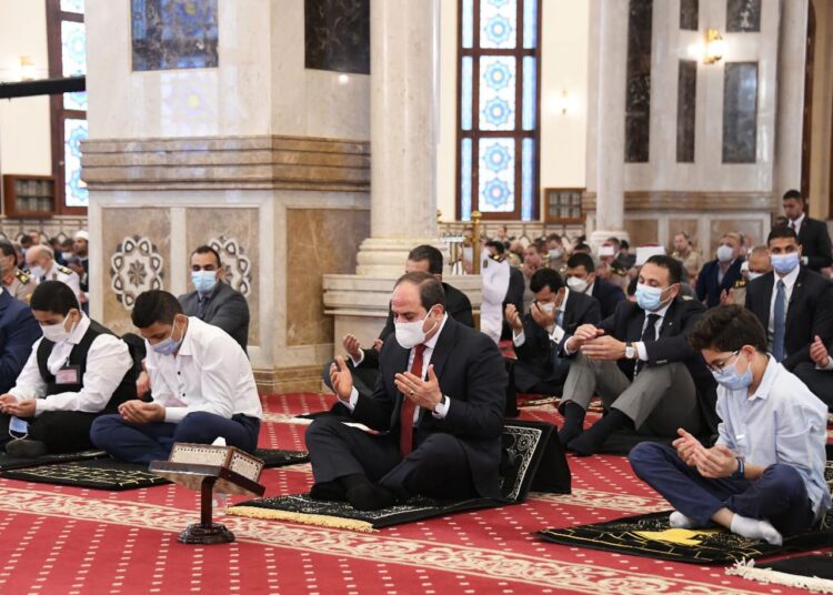 Sisi performs Eidul Fitr prayers with families of martyrs 1 - Egyptian Gazette