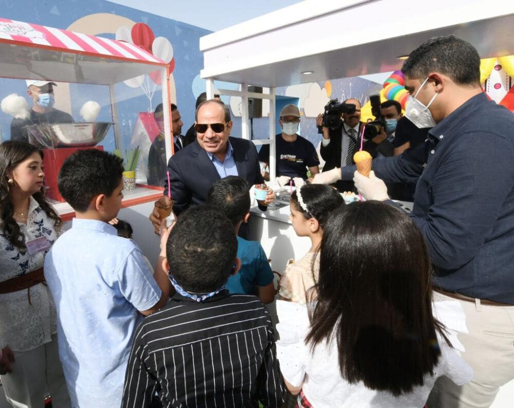 Sisi attends Eidul Fitr celebration with families of martyrs 6 - Egyptian Gazette Sisi attends Eidul Fitr celebration with families of martyrs 5 - Egyptian Gazette